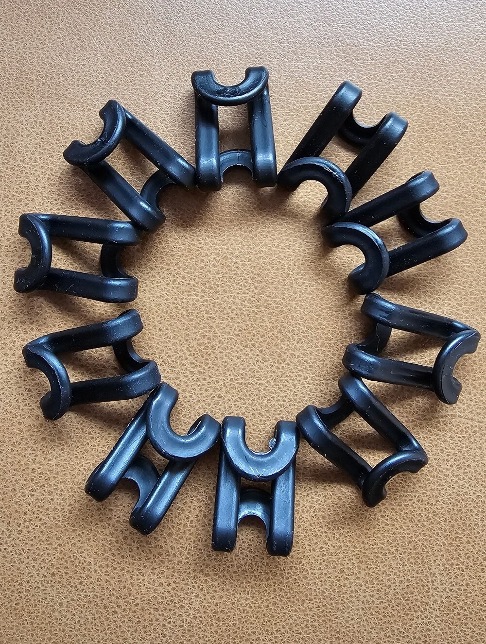 NEW In Box 100Pcs Space Saving Hanger Hooks, Heavy Duty Plastic.